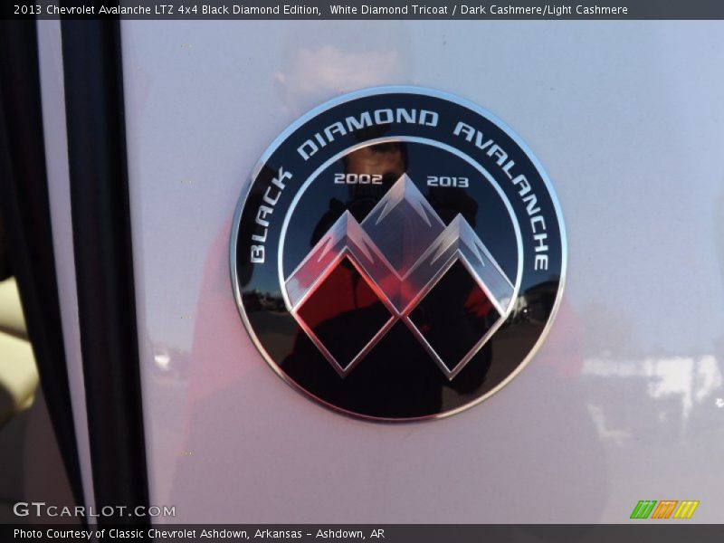 White Diamond Tricoat / Dark Cashmere/Light Cashmere 2013 Chevrolet Avalanche LTZ 4x4 Black Diamond Edition