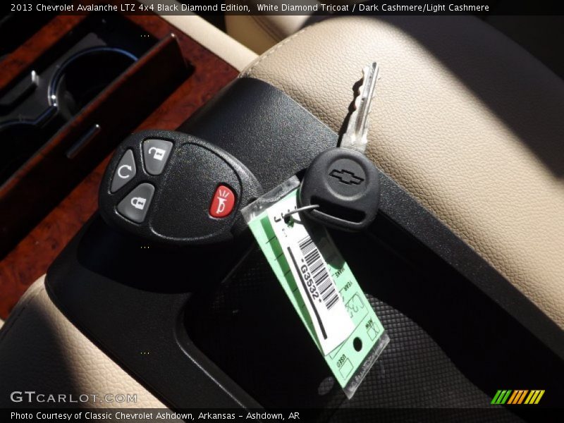 White Diamond Tricoat / Dark Cashmere/Light Cashmere 2013 Chevrolet Avalanche LTZ 4x4 Black Diamond Edition