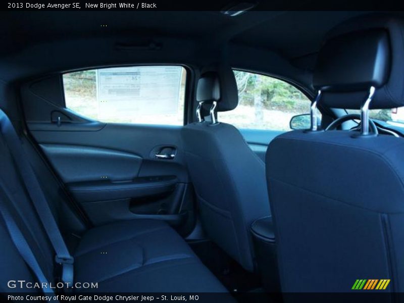 New Bright White / Black 2013 Dodge Avenger SE