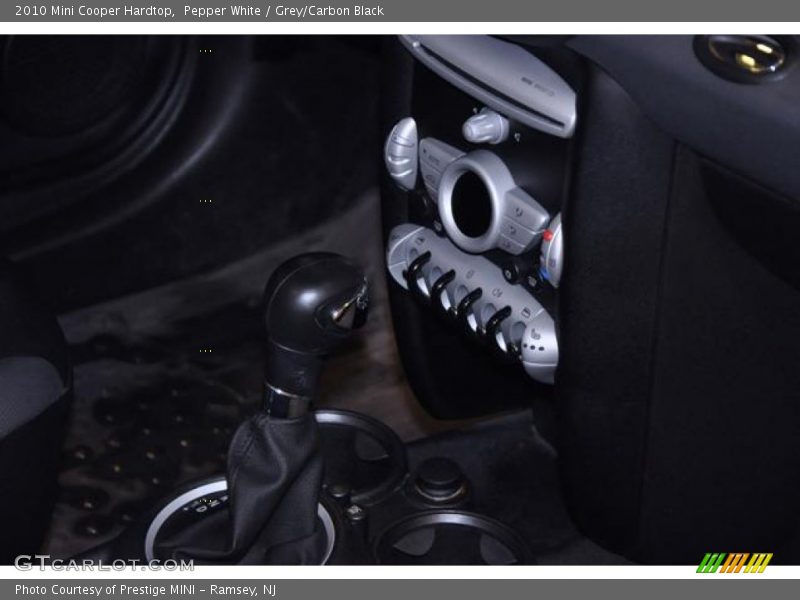 Pepper White / Grey/Carbon Black 2010 Mini Cooper Hardtop