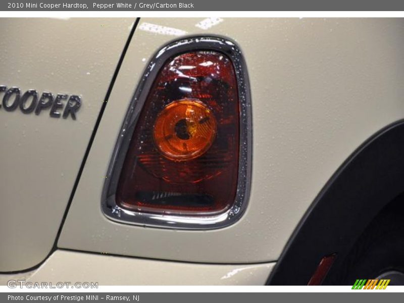 Pepper White / Grey/Carbon Black 2010 Mini Cooper Hardtop
