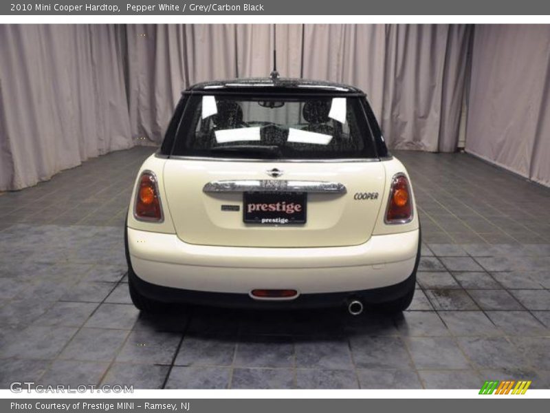 Pepper White / Grey/Carbon Black 2010 Mini Cooper Hardtop