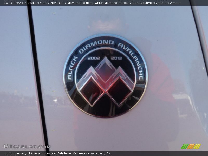 White Diamond Tricoat / Dark Cashmere/Light Cashmere 2013 Chevrolet Avalanche LTZ 4x4 Black Diamond Edition