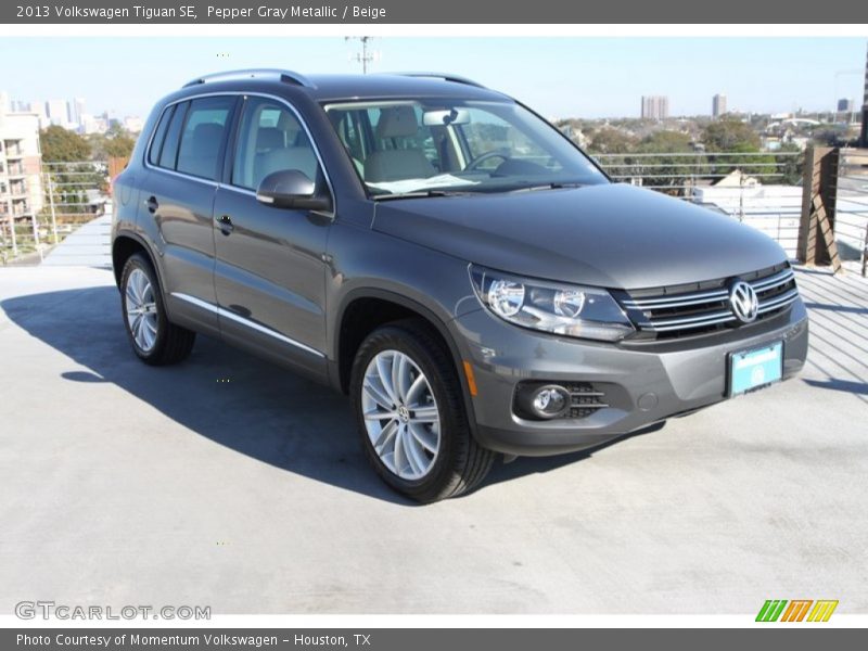 Pepper Gray Metallic / Beige 2013 Volkswagen Tiguan SE