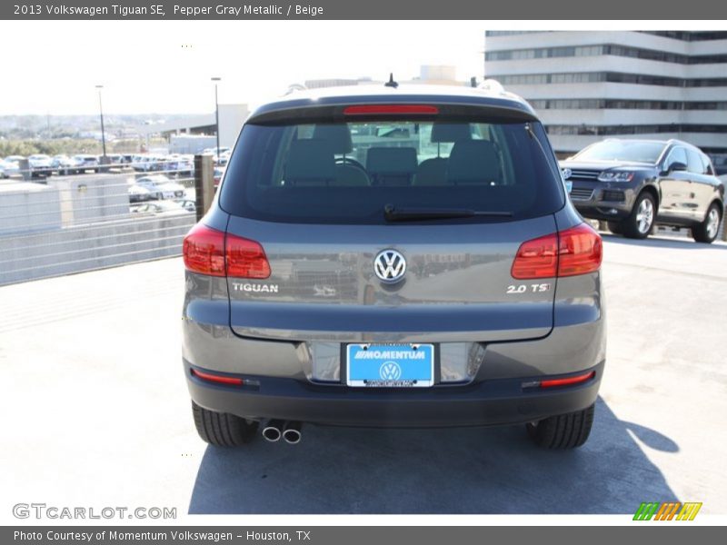 Pepper Gray Metallic / Beige 2013 Volkswagen Tiguan SE