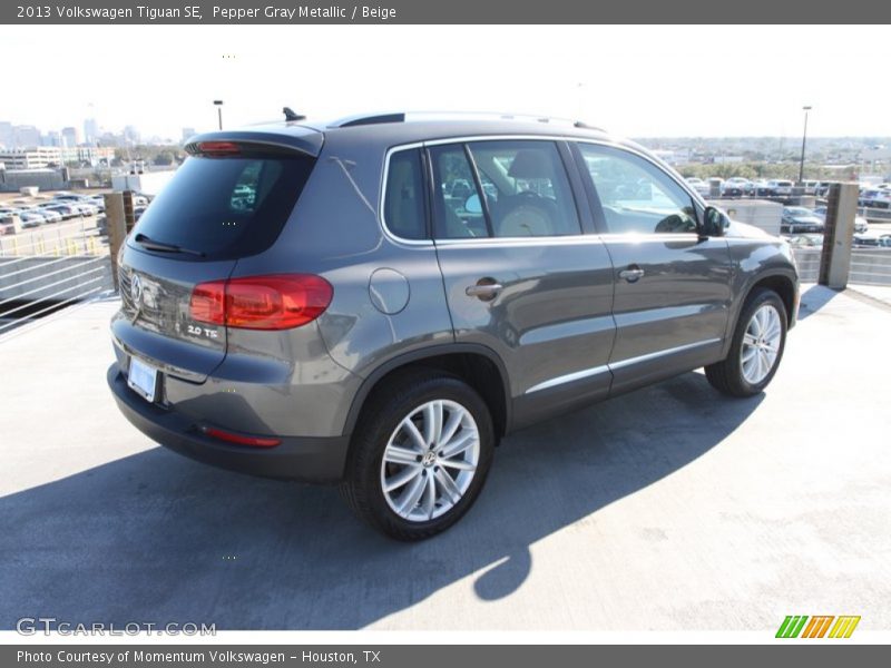 Pepper Gray Metallic / Beige 2013 Volkswagen Tiguan SE