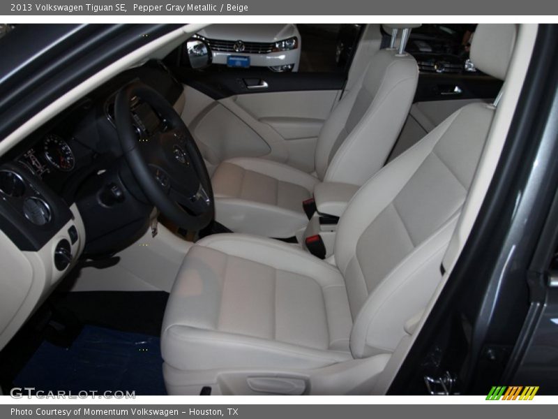 Pepper Gray Metallic / Beige 2013 Volkswagen Tiguan SE