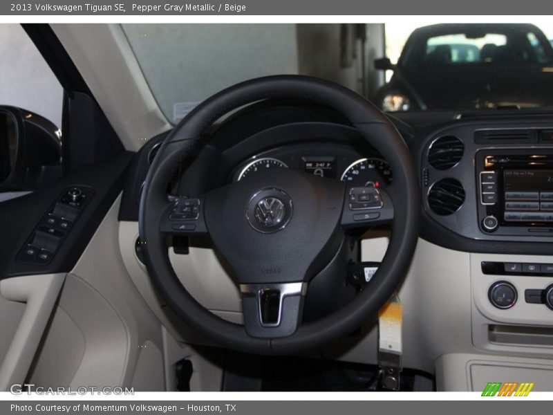 Pepper Gray Metallic / Beige 2013 Volkswagen Tiguan SE