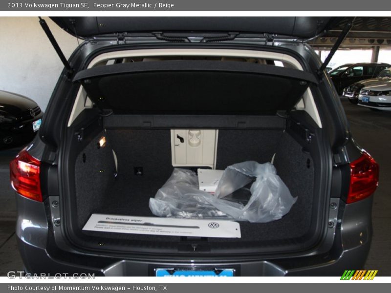 Pepper Gray Metallic / Beige 2013 Volkswagen Tiguan SE