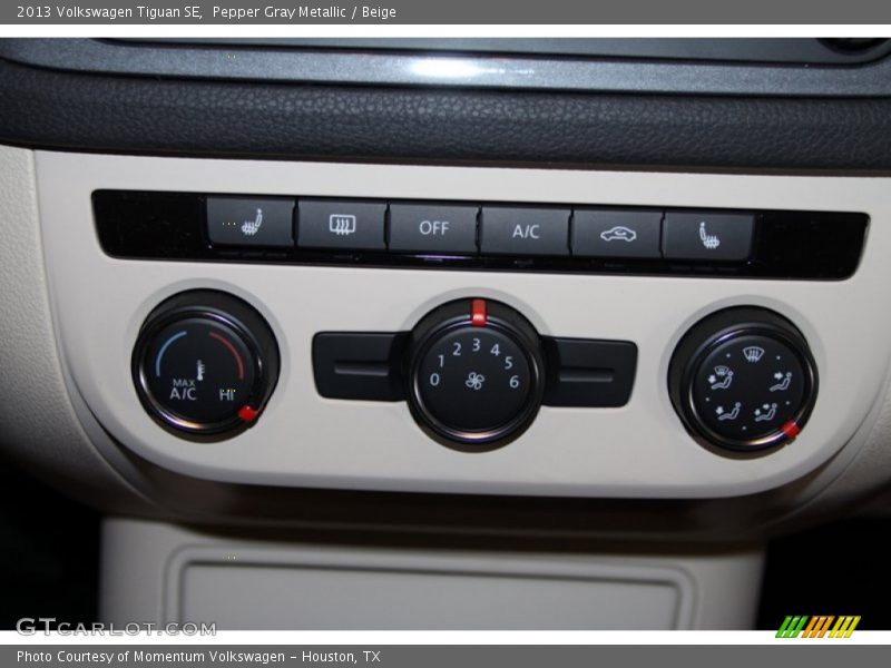 Pepper Gray Metallic / Beige 2013 Volkswagen Tiguan SE
