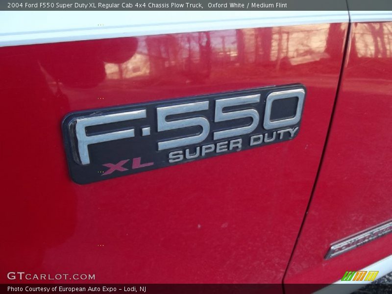Oxford White / Medium Flint 2004 Ford F550 Super Duty XL Regular Cab 4x4 Chassis Plow Truck