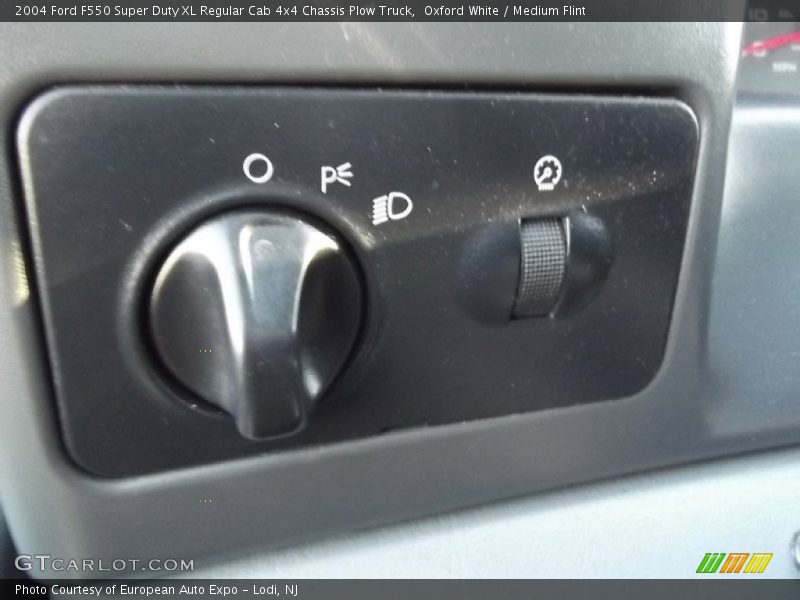 Oxford White / Medium Flint 2004 Ford F550 Super Duty XL Regular Cab 4x4 Chassis Plow Truck