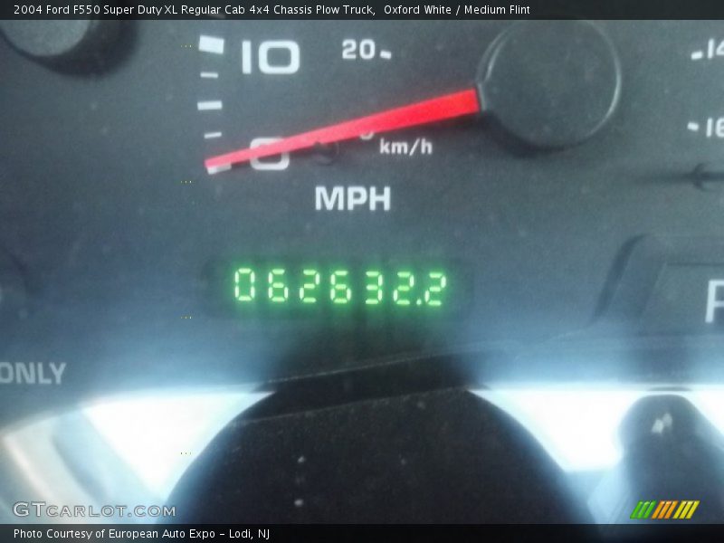 Oxford White / Medium Flint 2004 Ford F550 Super Duty XL Regular Cab 4x4 Chassis Plow Truck