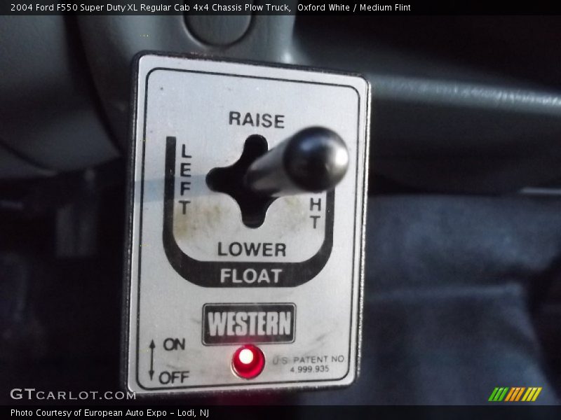 Oxford White / Medium Flint 2004 Ford F550 Super Duty XL Regular Cab 4x4 Chassis Plow Truck