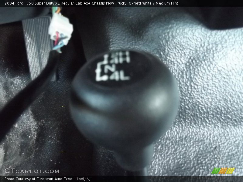Oxford White / Medium Flint 2004 Ford F550 Super Duty XL Regular Cab 4x4 Chassis Plow Truck