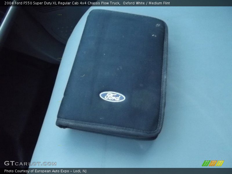Oxford White / Medium Flint 2004 Ford F550 Super Duty XL Regular Cab 4x4 Chassis Plow Truck