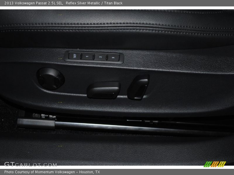 Reflex Silver Metallic / Titan Black 2013 Volkswagen Passat 2.5L SEL
