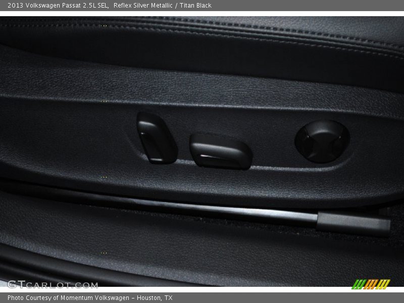 Reflex Silver Metallic / Titan Black 2013 Volkswagen Passat 2.5L SEL