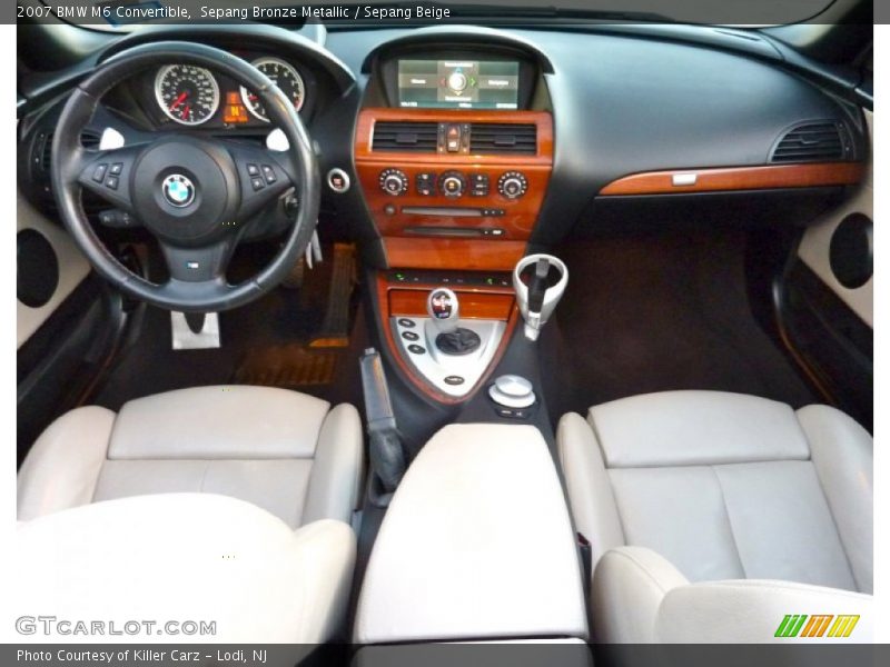 Dashboard of 2007 M6 Convertible