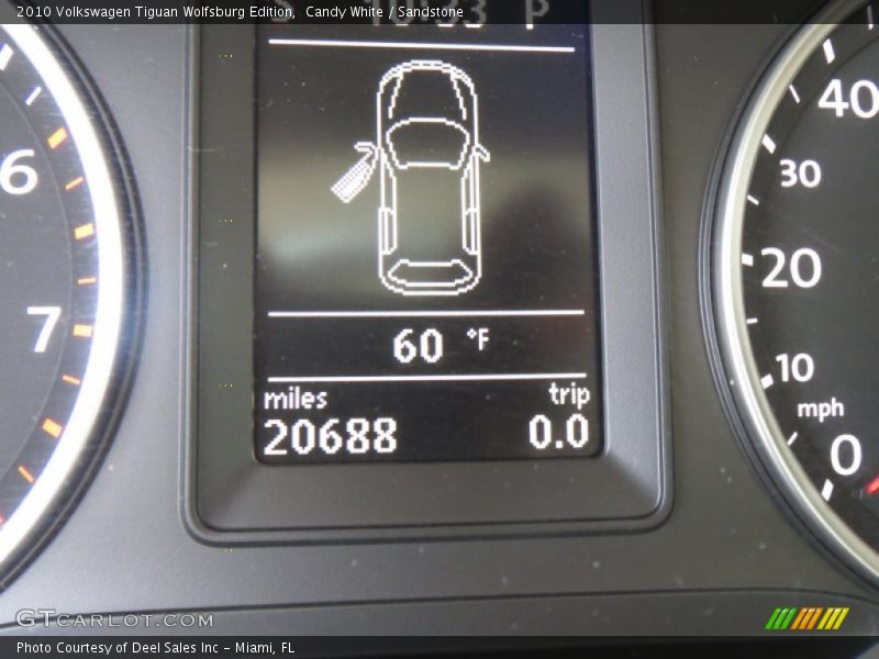 Candy White / Sandstone 2010 Volkswagen Tiguan Wolfsburg Edition