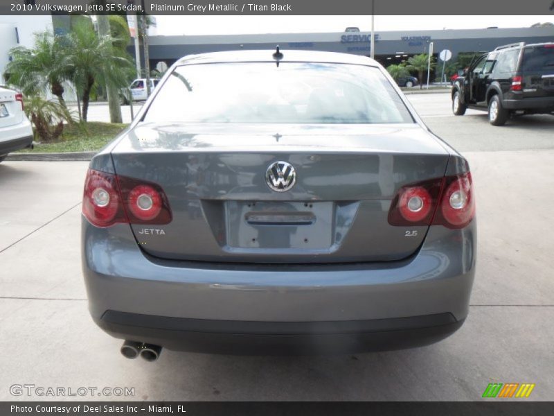 Platinum Grey Metallic / Titan Black 2010 Volkswagen Jetta SE Sedan