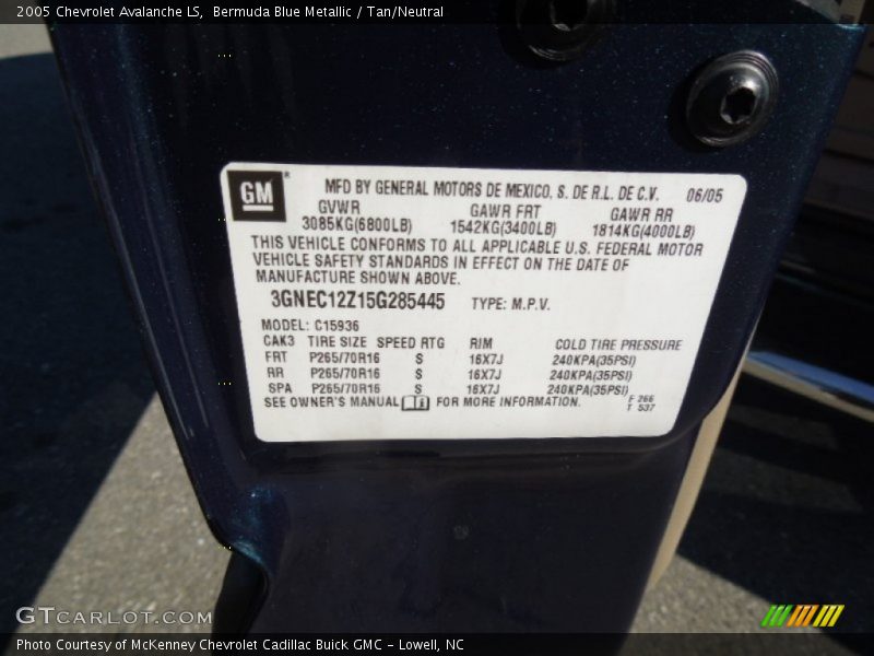 Bermuda Blue Metallic / Tan/Neutral 2005 Chevrolet Avalanche LS