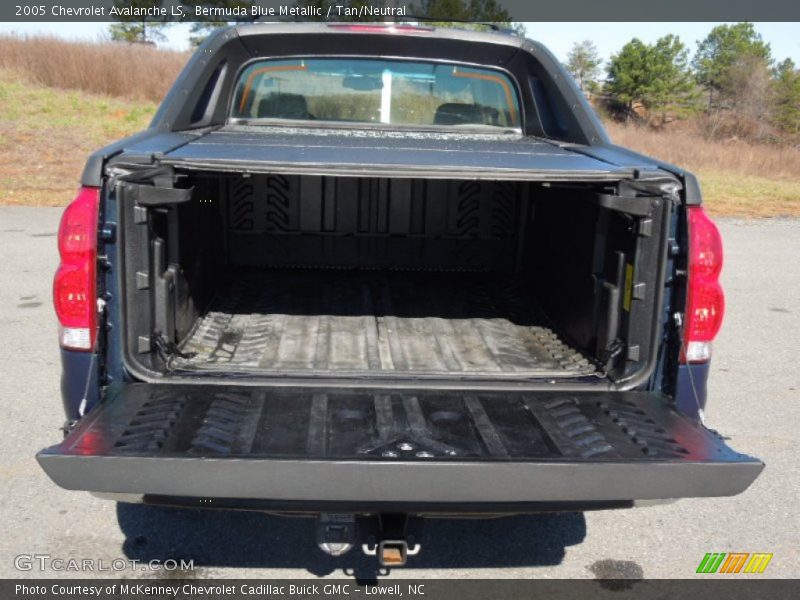 Bermuda Blue Metallic / Tan/Neutral 2005 Chevrolet Avalanche LS