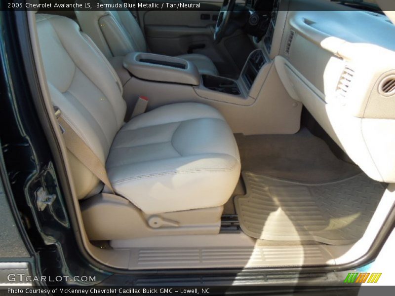 Bermuda Blue Metallic / Tan/Neutral 2005 Chevrolet Avalanche LS