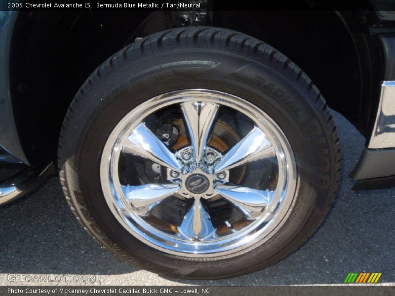 Bermuda Blue Metallic / Tan/Neutral 2005 Chevrolet Avalanche LS