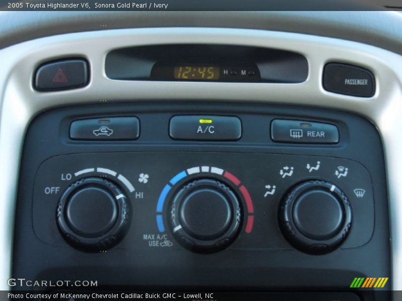 Sonora Gold Pearl / Ivory 2005 Toyota Highlander V6