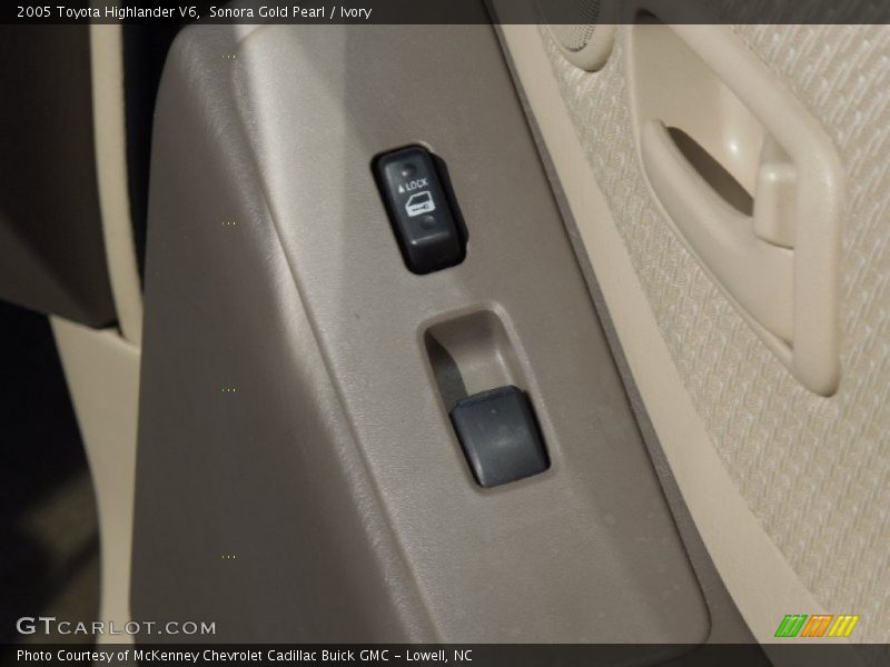 Sonora Gold Pearl / Ivory 2005 Toyota Highlander V6