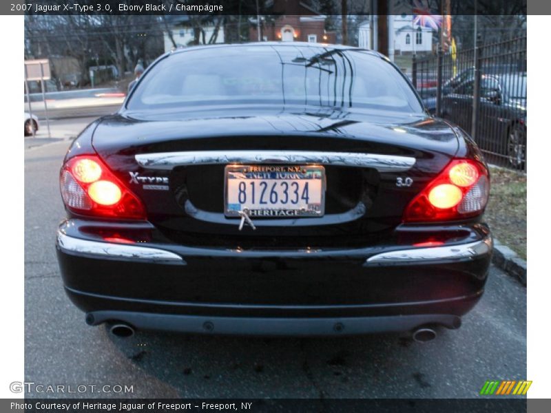 Ebony Black / Champagne 2007 Jaguar X-Type 3.0
