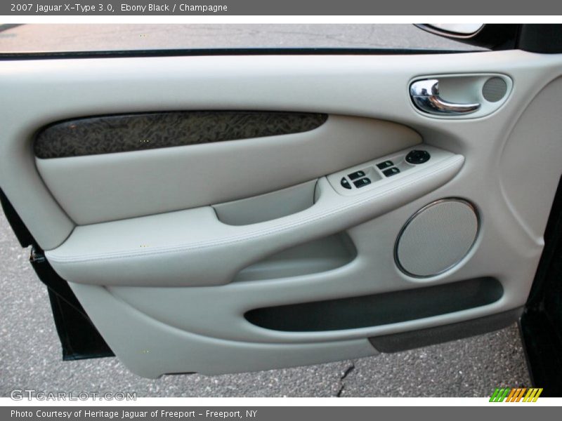 Ebony Black / Champagne 2007 Jaguar X-Type 3.0