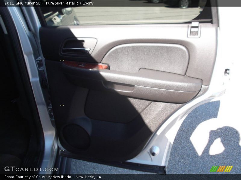 Pure Silver Metallic / Ebony 2011 GMC Yukon SLT