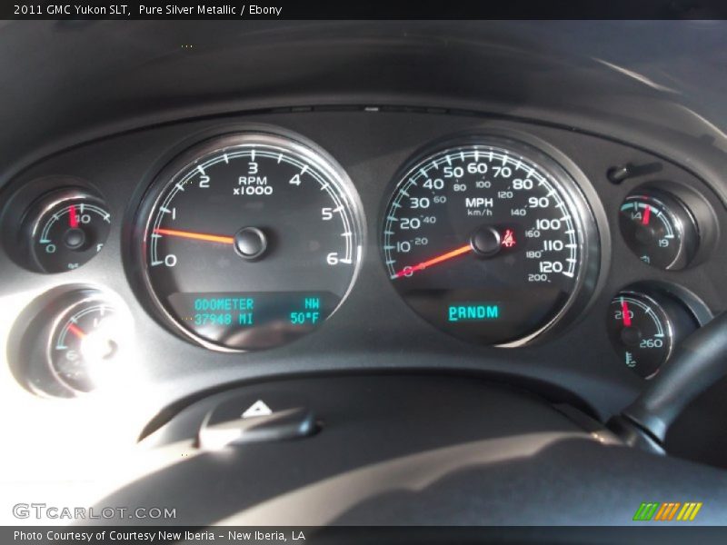 Pure Silver Metallic / Ebony 2011 GMC Yukon SLT
