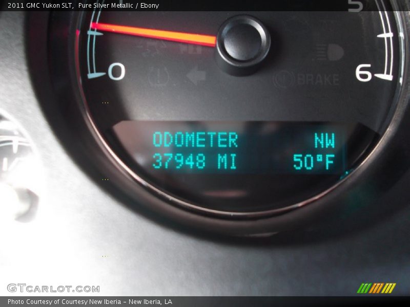 Pure Silver Metallic / Ebony 2011 GMC Yukon SLT