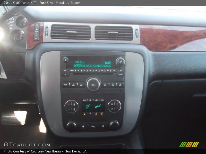 Pure Silver Metallic / Ebony 2011 GMC Yukon SLT