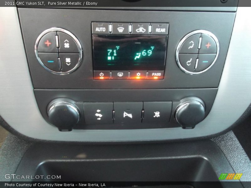 Pure Silver Metallic / Ebony 2011 GMC Yukon SLT