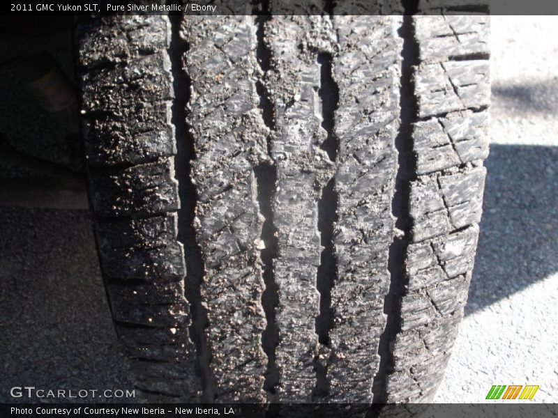 Pure Silver Metallic / Ebony 2011 GMC Yukon SLT