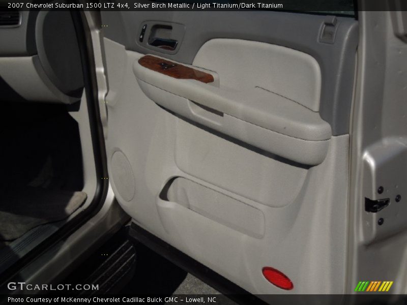 Silver Birch Metallic / Light Titanium/Dark Titanium 2007 Chevrolet Suburban 1500 LTZ 4x4