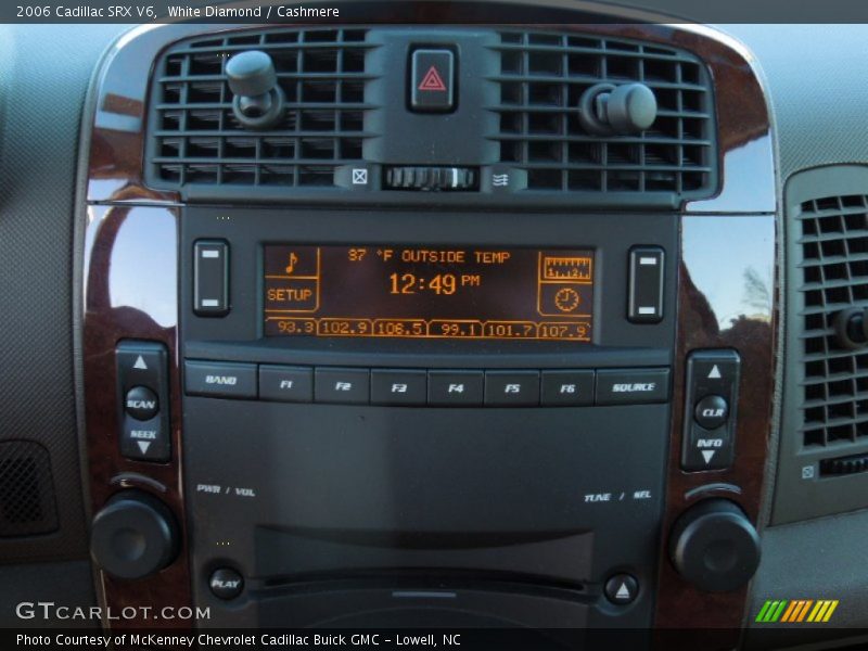Controls of 2006 SRX V6