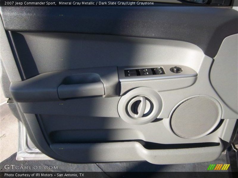 Mineral Gray Metallic / Dark Slate Gray/Light Graystone 2007 Jeep Commander Sport
