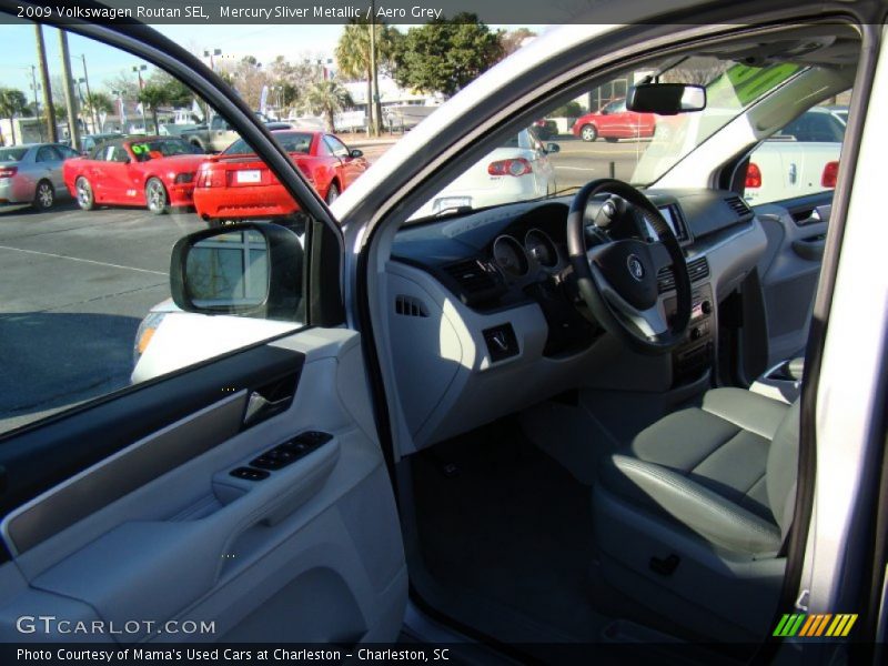 Mercury Sliver Metallic / Aero Grey 2009 Volkswagen Routan SEL