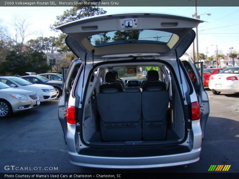 Mercury Sliver Metallic / Aero Grey 2009 Volkswagen Routan SEL