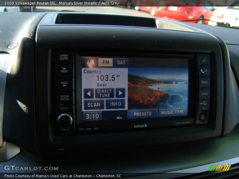 Mercury Sliver Metallic / Aero Grey 2009 Volkswagen Routan SEL