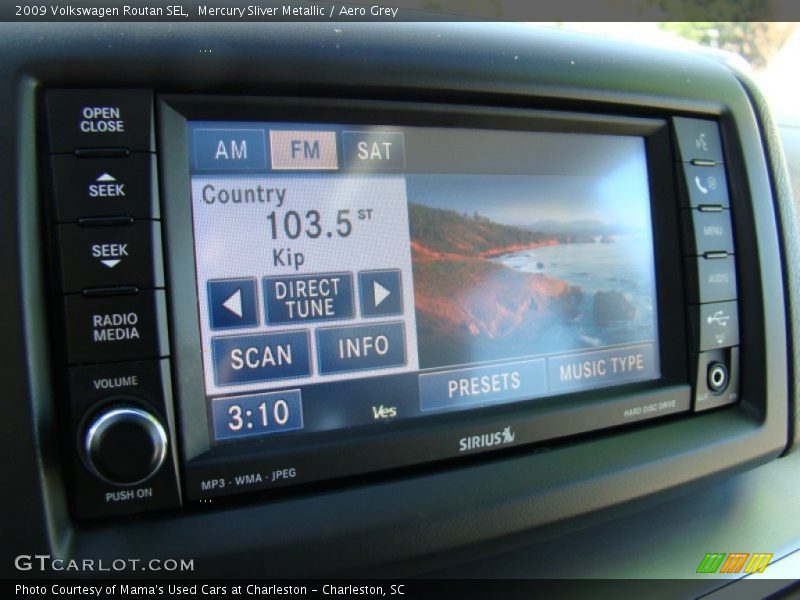 Mercury Sliver Metallic / Aero Grey 2009 Volkswagen Routan SEL