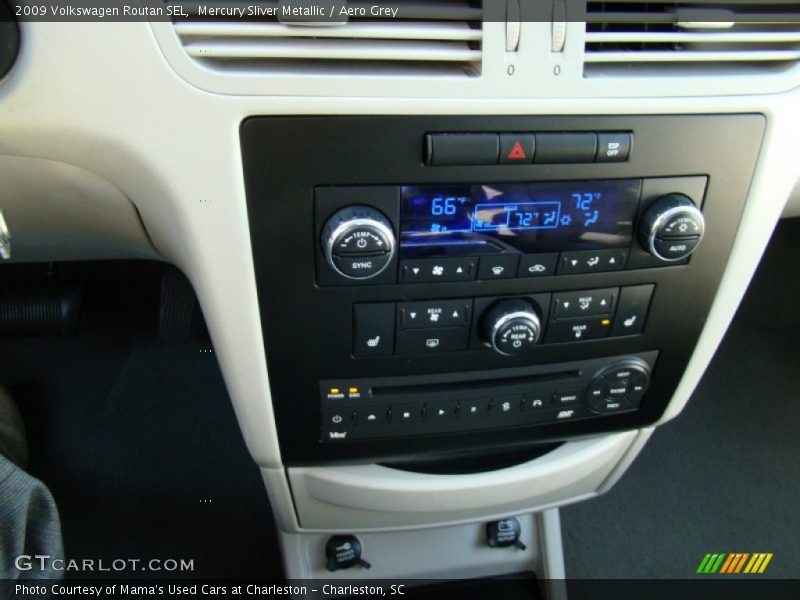 Mercury Sliver Metallic / Aero Grey 2009 Volkswagen Routan SEL
