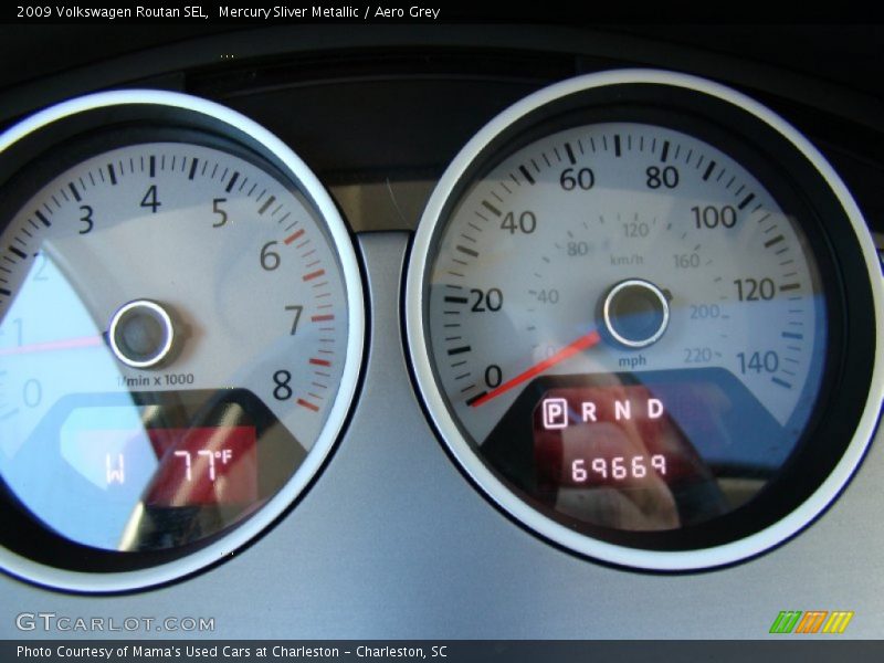 Mercury Sliver Metallic / Aero Grey 2009 Volkswagen Routan SEL