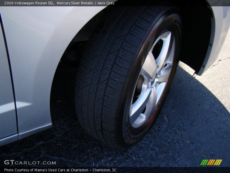 Mercury Sliver Metallic / Aero Grey 2009 Volkswagen Routan SEL