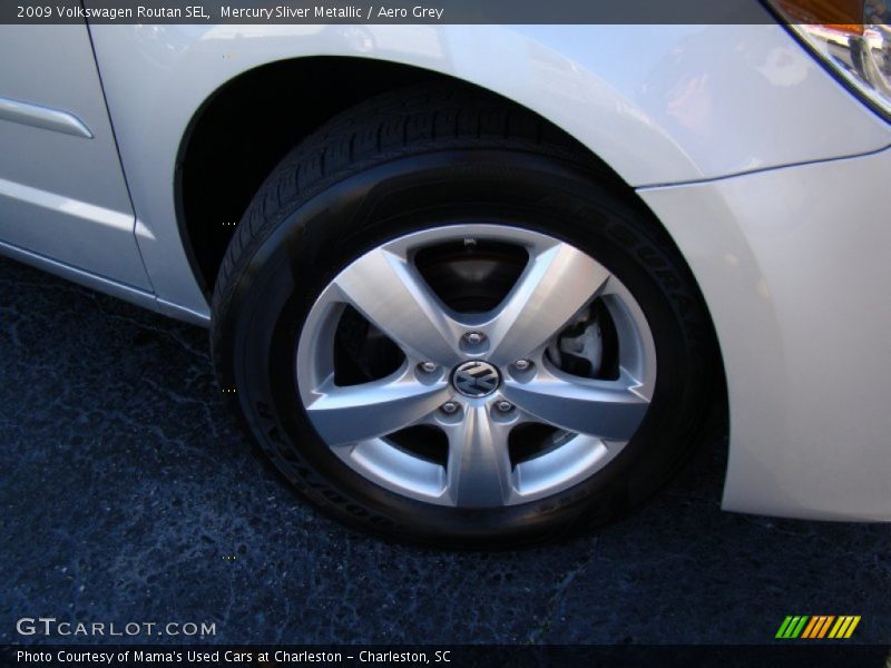 Mercury Sliver Metallic / Aero Grey 2009 Volkswagen Routan SEL